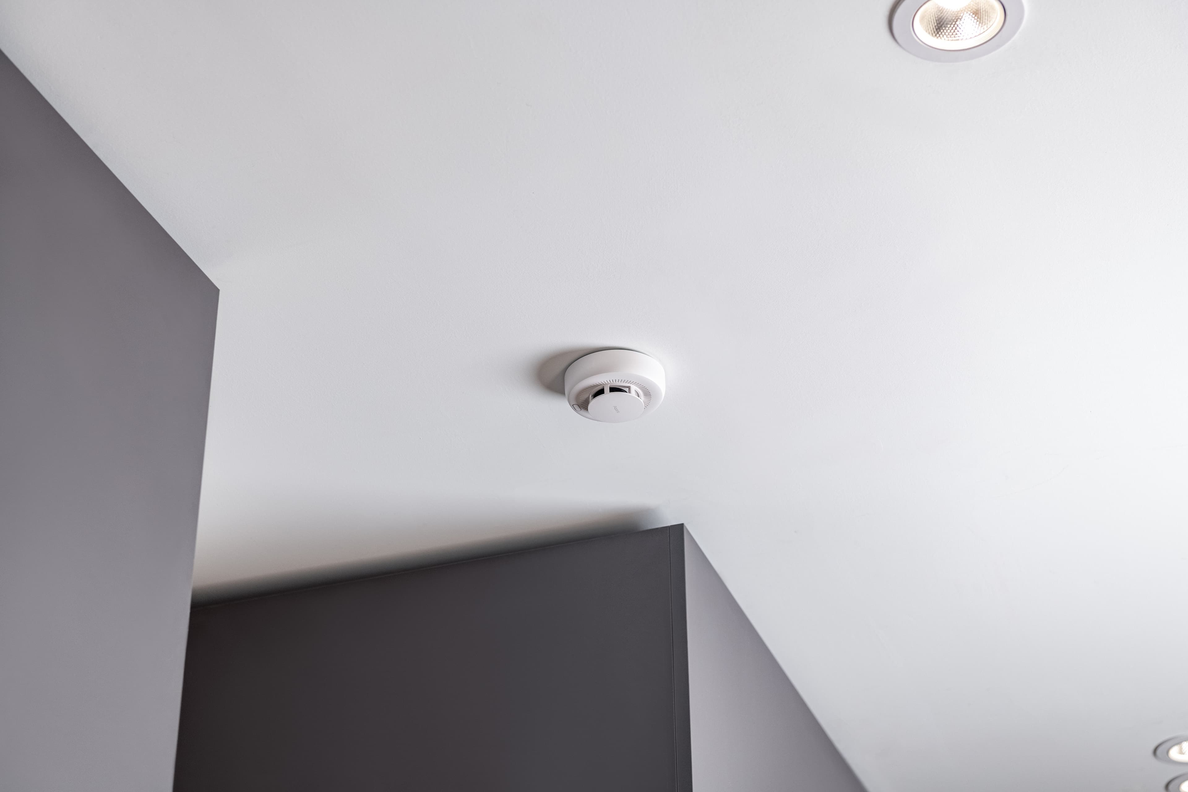 Aqara Smart Smoke Detector — detail 1